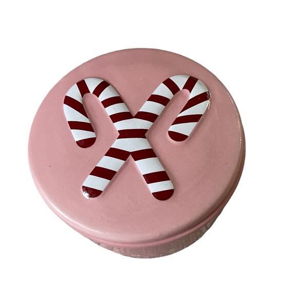 Sand & Fog Crushed Candy Cane Scented Christmas Candle with Holiday Lid 150z New - Picture 5 of 16